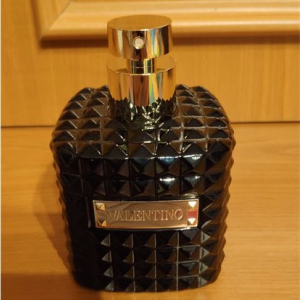 Valentino Donna Noir Absolu (80% full)